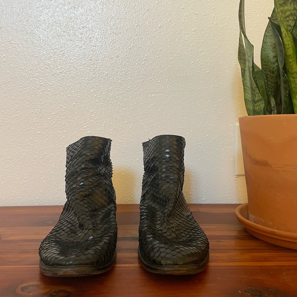 Kenneth Cole Booties - Picture 2 of 3
